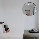 Bee Stays - Byron House
